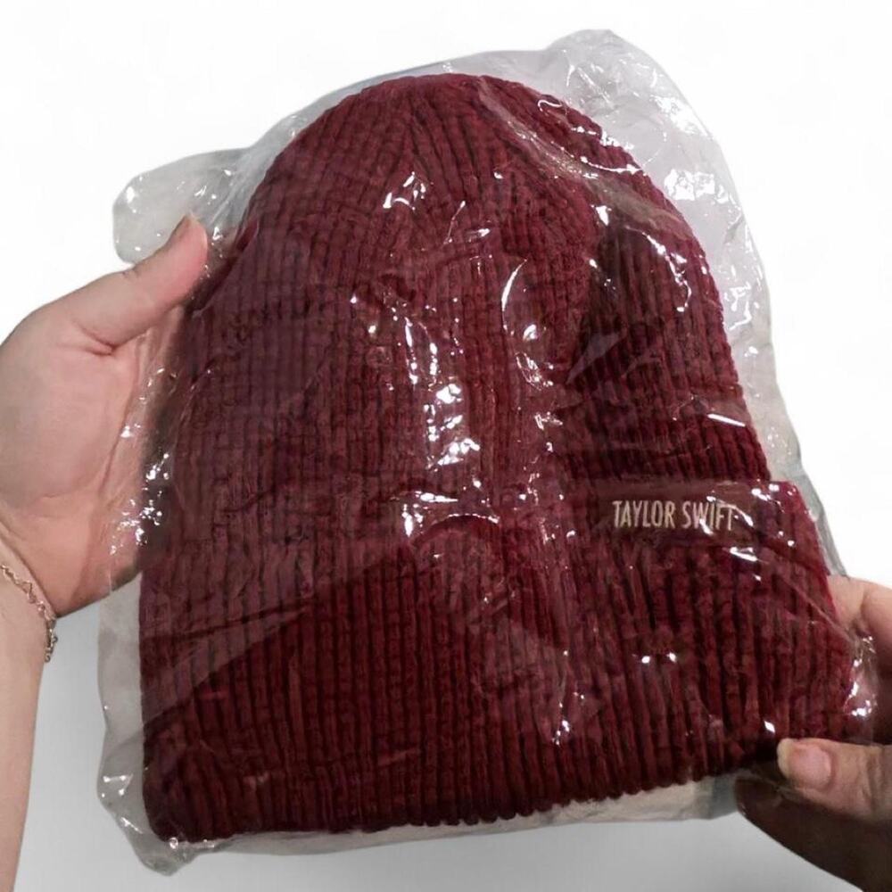 Taylor Swift All Too Well Red Scarf and Beanie Set - Red (Taylor's Version)